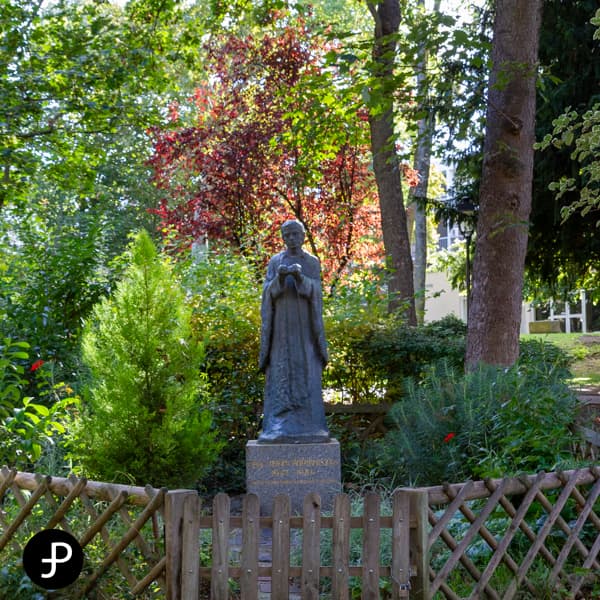 Statue de Jerzy Popiełuszko à Issy-les-Moulineaux